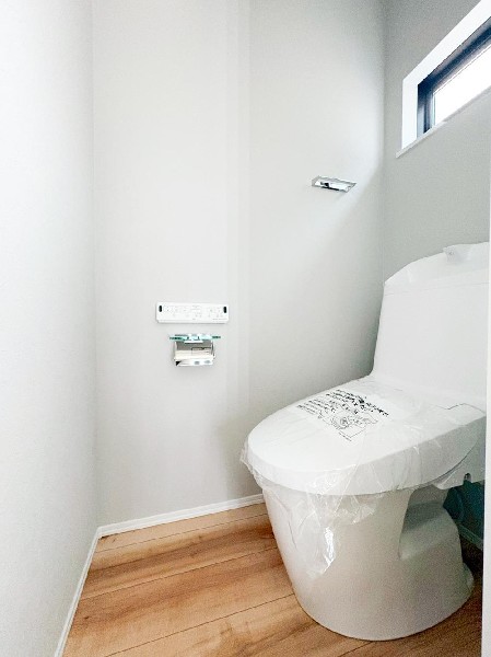 洗浄機能付き便座を標準装備。便座保温機能もあるので寒い季節も安心。