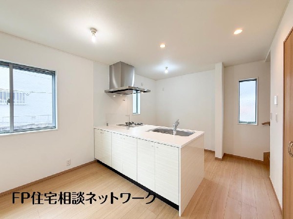 家族と過ごす時間を大切にする方にピッタリのゆとりの住空間です。お子様が元気に走り回っても安心して見守れます。家族の笑い声が今にも目に浮かびそうですね。