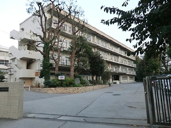 周辺環境:横浜市立保土ケ谷中学校(横浜市立保土ケ谷中学校まで900m)