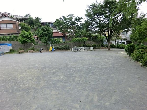 周辺環境:中里二丁目公園(中里二丁目公園まで400m)