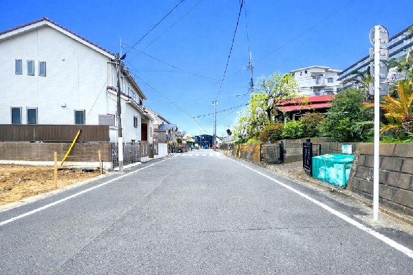 外観:☆☆風通しの良い住宅地☆☆  ゆとりのある住宅地　部屋の窓を開けるとそこには心地よい風が通りぬけます♪