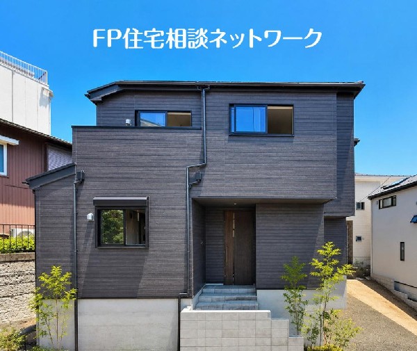 外観:たっぷりの陽射しと爽やかな風に包まれる、恵まれた住環境。静穏な街並みのなかで、穏やかに時を重ねる暮らしを描ける好立地です。