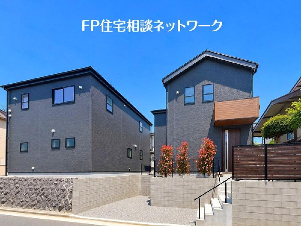 外観:良好な住環境が保たれたエリア。低層の一戸建を中心とした街並みが整然と続き周辺は高い建物が建っておらず、採光や開放性に恵まれ、空が広く緑の多い閑静な趣を感じる環境です。