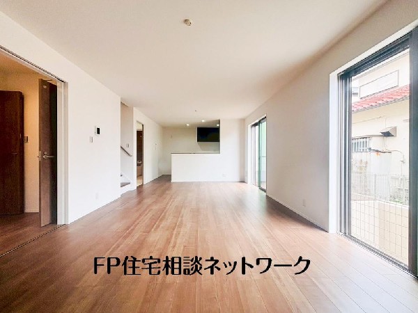 家族と過ごす時間を大切にする方にピッタリのゆとりの住空間です。お子様が元気に走り回っても安心して見守れます。家族の笑い声が今にも目に浮かびそうですね。