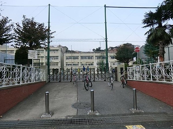 周辺環境:横浜市立峯小学校(横浜市立峯小学校まで450m)