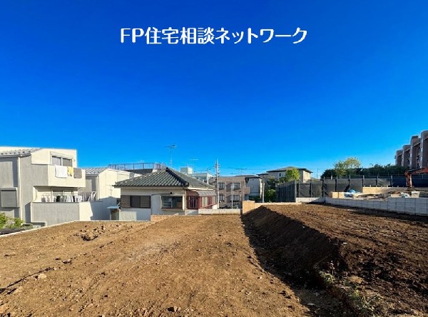 外観:周辺には公園やスーパーなども点在する、便利さと落ち着いた暮らしのどちらも叶える住まいです。