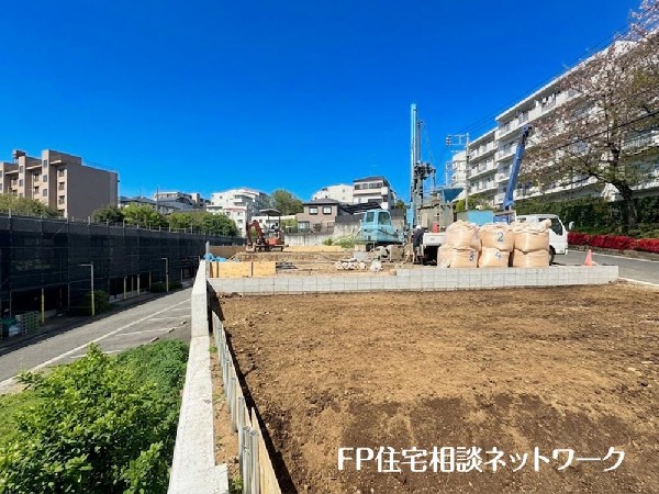 外観:周辺には公園やスーパーなども点在する、便利さと落ち着いた暮らしのどちらも叶える住まいです。