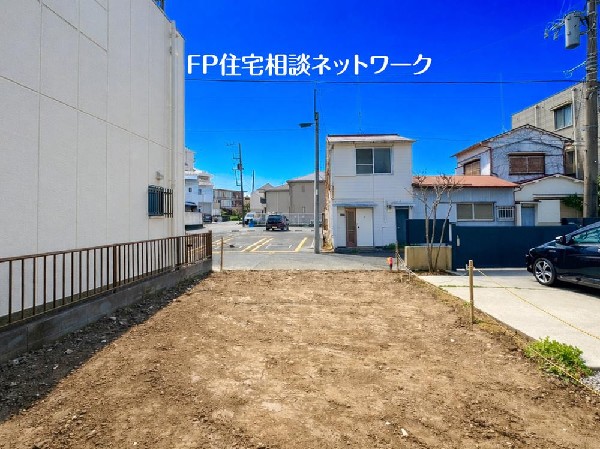 外観:深く豊かな緑と爽快な青い空を感じるまさに横浜に暮らす心地よさを存分に堪能いただける邸宅です。グレードの高い設備仕様が標準装備のデザイン住宅で快適で便利な生活をお送り頂けます。