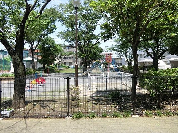 周辺環境:滝頭第二公園(滝頭第二公園まで500m)