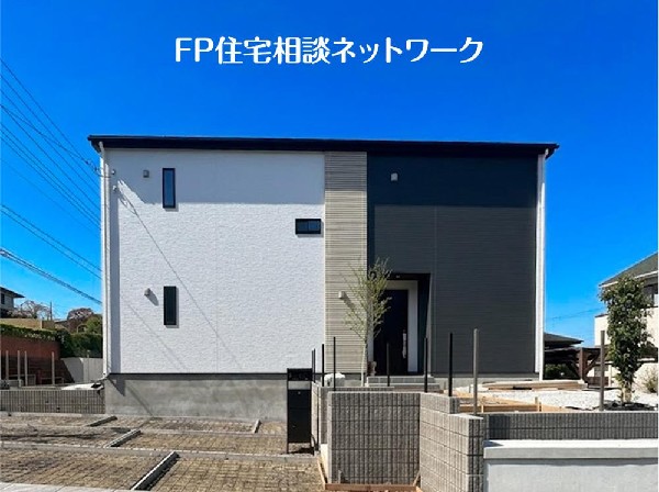 外観:閑静な住宅地に馴染む落ち着いた色合いの外観。長く愛着を持って住んで頂きたいからこそ飽きのこないシンプルな色目に仕上げます。
