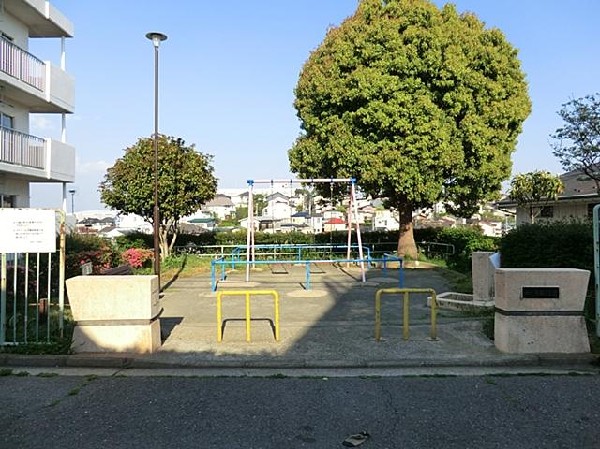 周辺環境:神大寺第三公園(神大寺第三公園まで450m)