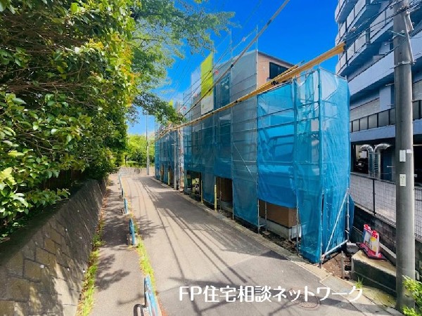 外観:鶴ヶ峰駅にも徒歩5分とラクラクアクセス可能な利便性と、広がる空、多様な自然がいっぱい楽しめる喜びの空間。便利な都市機能と子供の成長に無くてはならない自然が融合した価値ある住環境。