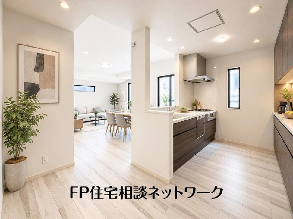 リビングを見渡せ家族の気配を感じられる、そんな空間を演出できるキッチンです。（本画像はCGで作成しており、実際に現地に家具・家電等はおかれておりません。また価格に家具・家電等は含まれておりません。）