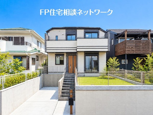 外観:やわらかな陽射しと心地よい風がめぐる住まい。駅から徒歩圏の便利さと、穏やかな静けさが調和した、心からくつろげる場所です。