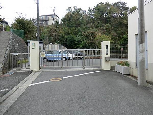 周辺環境:横浜市立西柴小学校(横浜市立西柴小学校まで1100m)