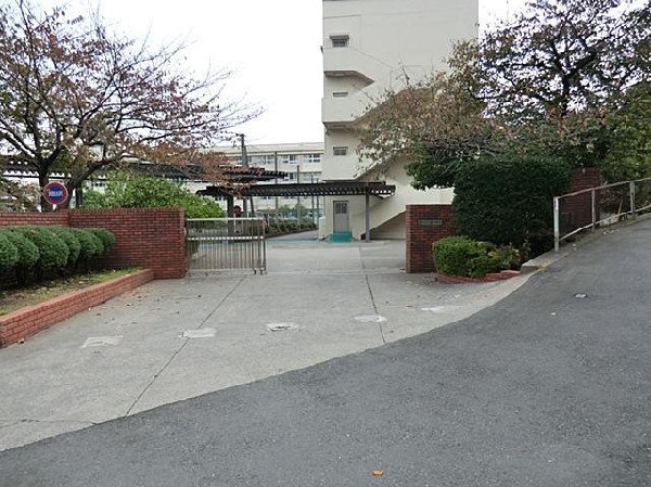 周辺環境:横浜市立西柴中学校(横浜市立西柴中学校まで400m)