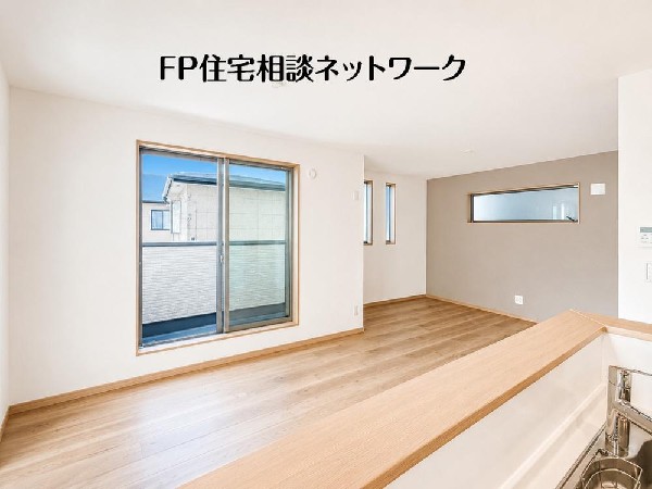家族と過ごす時間を大切にする方にピッタリのゆとりの住空間です。お子様が元気に走り回っても安心して見守れます。家族の笑い声が今にも目に浮かびそうですね。