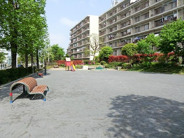 周辺環境:本郷公園(本郷公園まで500m)