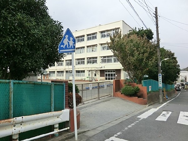 周辺環境:横浜市立中沢小学校