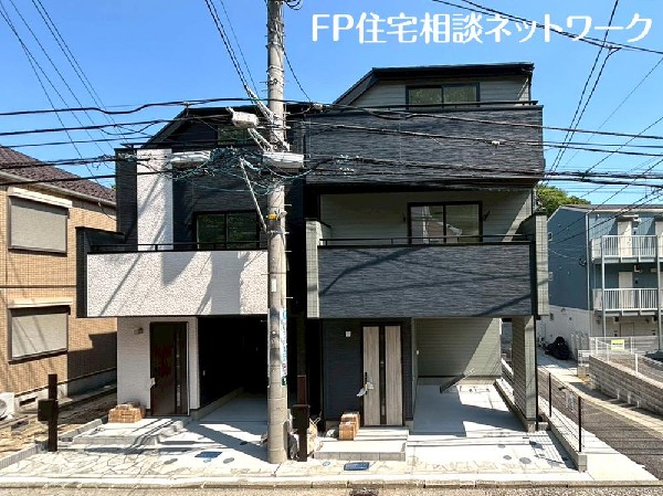 外観:光と風が行わたる開放感あふれる邸宅　春には気持ちの良いそよ風、冬には朝の暖かな光　季節の移り変わりを感じる暮らしを実現