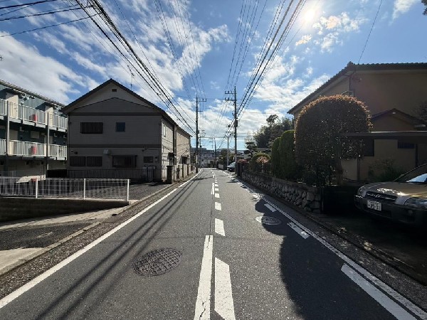 外観:☆☆風通しの良い住宅地☆☆  ゆとりのある住宅地　部屋の窓を開けるとそこには心地よい風が通りぬけます♪