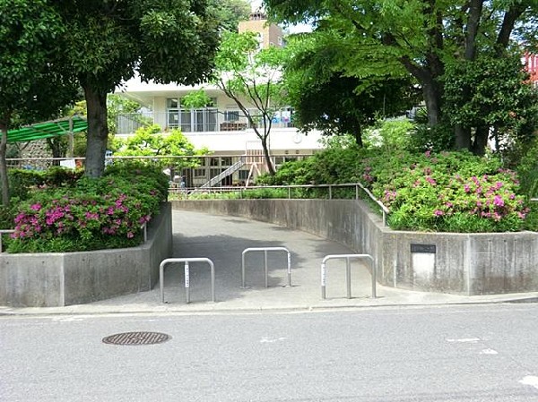 周辺環境:神戸町公園(神戸町公園まで10m)