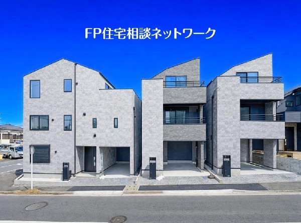 外観:≪売主施工例≫  売主にて建築施工時の例のため、お客様が建築される際の建物とは、外壁、屋根開口部等の形状・仕様が異なります。