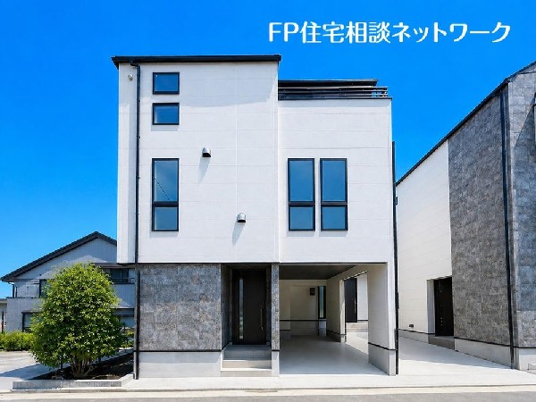 外観:毎日のお散歩も快適な緑に恵まれたエリアは伸び伸びスローライフを叶えてくれます。自然豊富な季節の移ろいを身近に感じられる環境でストレスフリーな生活をお送りください。