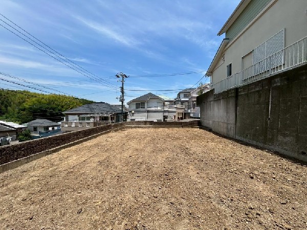 外観:光と風が行わたる開放感あふれる邸宅　春には気持ちの良いそよ風、冬には朝の暖かな光　季節の移り変わりを感じる暮らしを実現