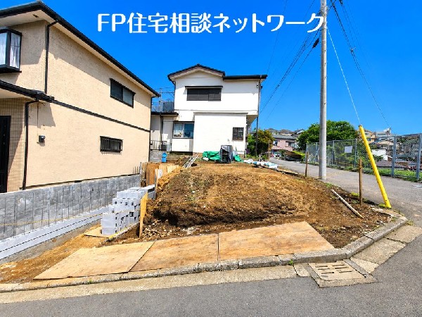 外観:光と風が行わたる開放感あふれる邸宅　春には気持ちの良いそよ風、冬には朝の暖かな光　季節の移り変わりを感じる暮らしを実現