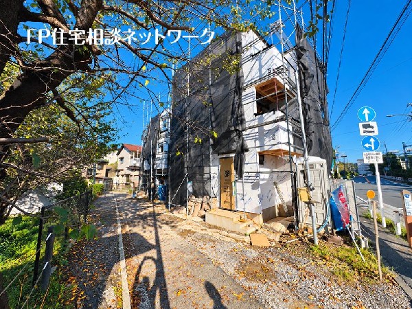 外観:毎日のお散歩も快適な緑に恵まれたエリアは伸び伸びスローライフを叶えてくれます。自然豊富な季節の移ろいを身近に感じられる環境でストレスフリーな生活をお送りください。