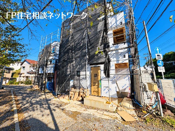 外観:深く豊かな緑と爽快な青い空を感じるまさに横浜に暮らす心地よさを存分に堪能いただける邸宅です。グレードの高い設備仕様が標準装備のデザイン住宅で快適で便利な生活をお送り頂けます。