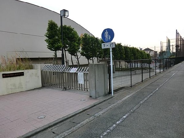 周辺環境:横浜市立富士見台小学校(横浜市立富士見台小学校まで230m)