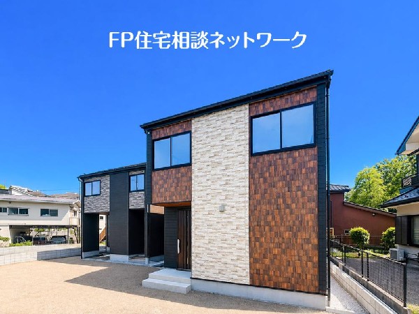 外観:良好な住環境が保たれたエリア。低層の一戸建を中心とした街並みが整然と続き周辺は高い建物が建っておらず、採光や開放性に恵まれ、空が広く緑の多い閑静な趣を感じる環境です。
