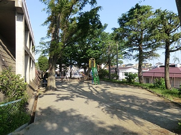 周辺環境:芹が谷第一公園(芹が谷第一公園まで350ｍ)