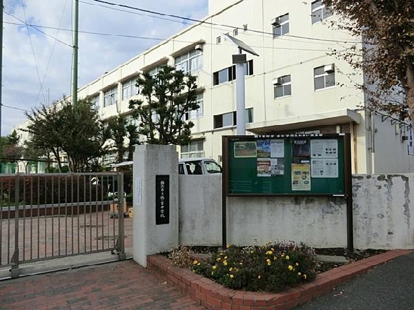 周辺環境:横浜市立鶴ケ峯中学校(横浜市立鶴ケ峯中学校まで1000m 中学校近くで通学安心です♪)