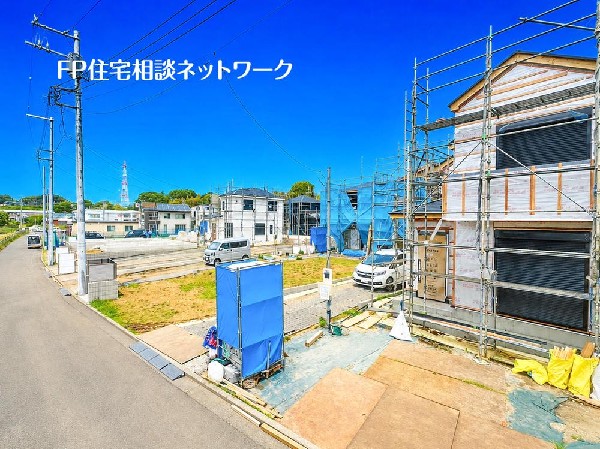 外観:現地周辺はフラットな住環境です。日頃のお買い物やお子さんの送り迎えなど、日常生活における移動が苦になりません。