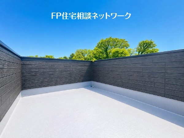 人目が気にならない庭のような屋上スカイバルコニーは、おうちキャンプやお子様の遊び場など、家族の絆を深めることのできる大切な空間になることでしょう！