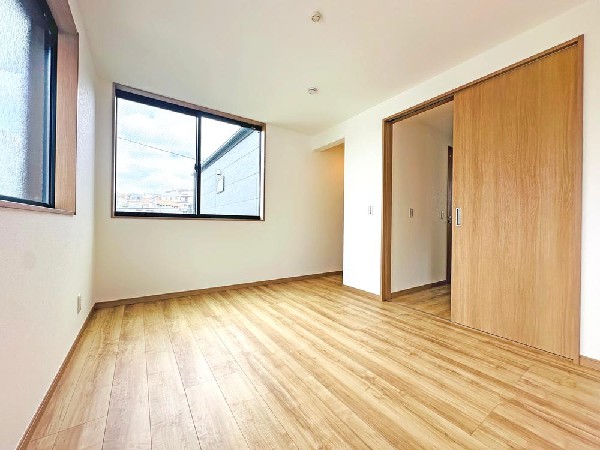 ☆☆日当たり・風通しの良いお部屋☆☆  居室となる空間には毎日しっかりと光が差し込みます♪勉強にお仕事にリラックスに充実した自分の時間をお過ごし下さい♪