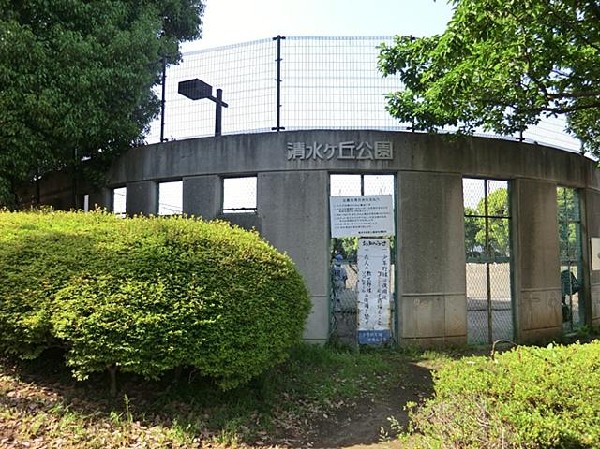 周辺環境:清水ケ丘公園(大規模公園)(清水ケ丘公園(大規模公園)まで900m 公園近くでお子様も安心して遊べます♪)