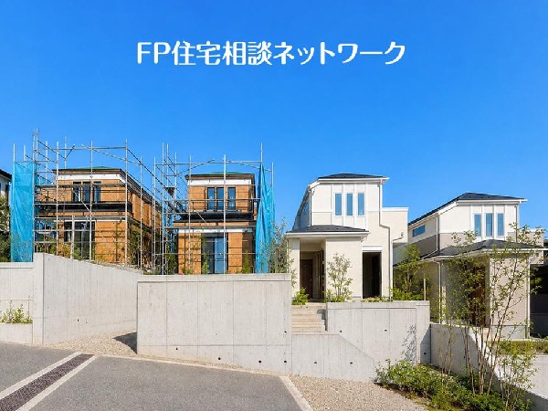 外観:深く豊かな緑と爽快な青い空を感じるまさに横浜に暮らす心地よさを存分に堪能いただける邸宅です。グレードの高い設備仕様が標準装備のデザイン住宅で快適で便利な生活をお送り頂けます。
