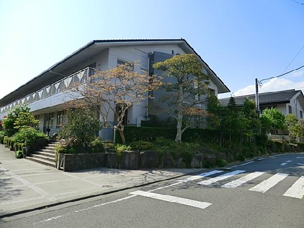 周辺環境:平戸幼稚園(平戸幼稚園まで700m)