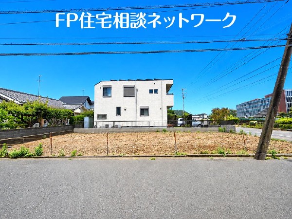 外観:窓枠から切り取られたまるで写真のような澄み切った光景。季節の移り変わりとともに、ゆっくりと愛でる時のありがたみ。