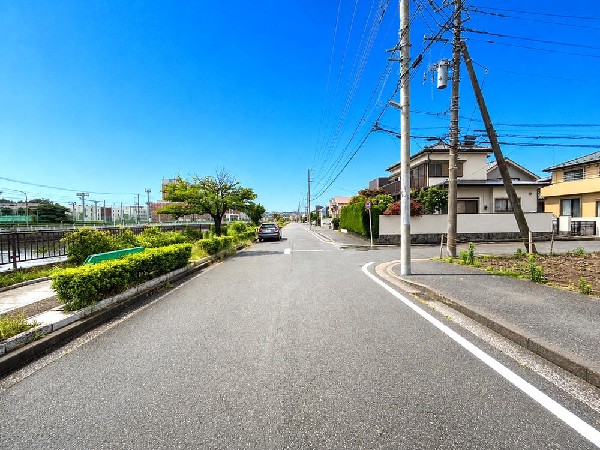 外観:☆☆風通しの良い住宅地☆☆  ゆとりのある住宅地　部屋の窓を開けるとそこには心地よい風が通りぬけます♪