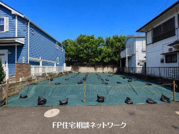 外観:南東側が道路に面し、陽当たりは良好です♪