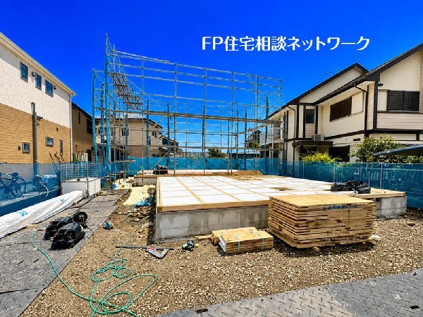 外観:深く豊かな緑と爽快な青い空を感じるまさに横浜に暮らす心地よさを存分に堪能いただける邸宅です。グレードの高い設備仕様が標準装備のデザイン住宅で快適で便利な生活をお送り頂けます。