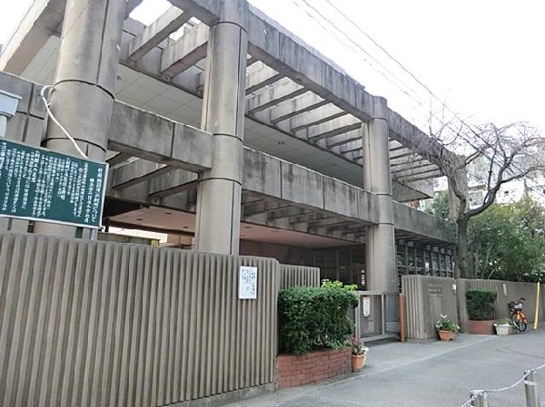 周辺環境:横浜市立日枝小学校(横浜市立日枝小学校まで950m)