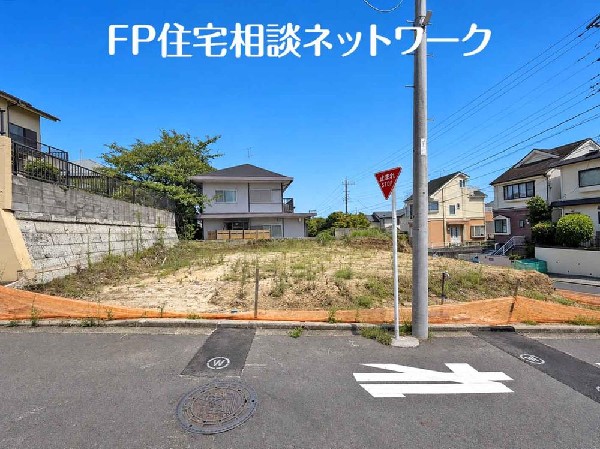 外観:光と風が行わたる開放感あふれる邸宅　春には気持ちの良いそよ風、冬には朝の暖かな光　季節の移り変わりを感じる暮らしを実現