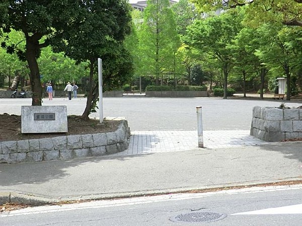 周辺環境:富岡公園(富岡公園まで260m 公園近くでお子様も安心して遊べます♪)