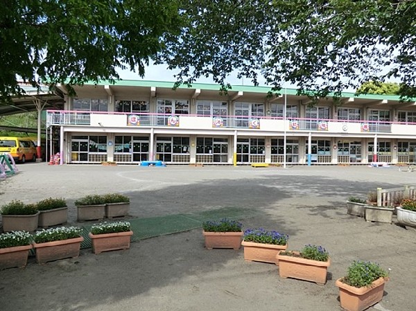 周辺環境:本宿幼稚園(本宿幼稚園まで450ｍ)